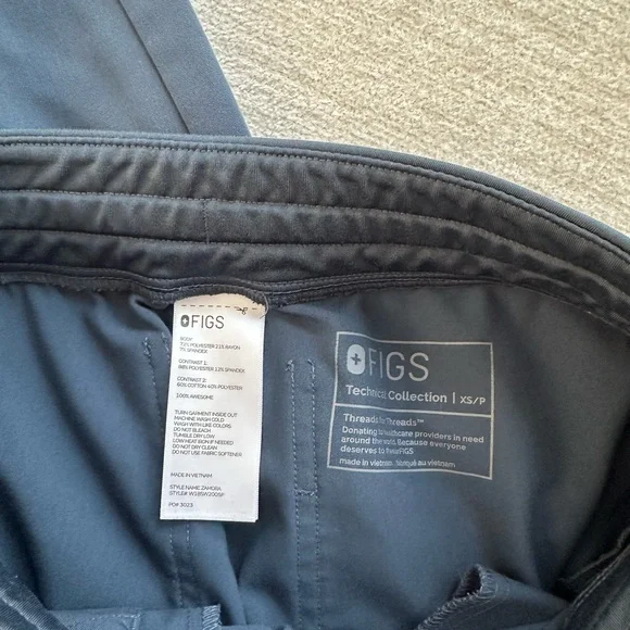 Figs Zamora joggers and Rafaela scrub top - Picture 2 of 5